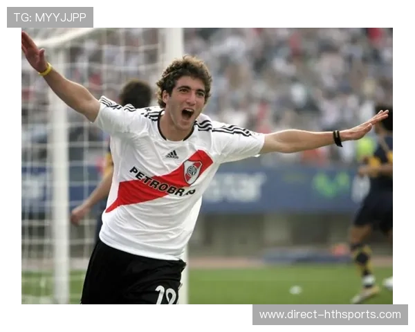 足球明星进化史精彩回顾 从青涩少年到足坛巨星的成长之路